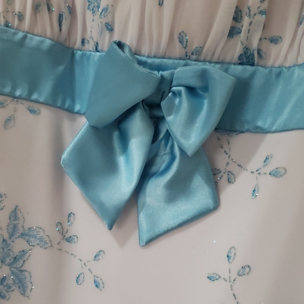 Dress - Picture 2 of 3